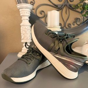 Under Armour Sneakers Size 8